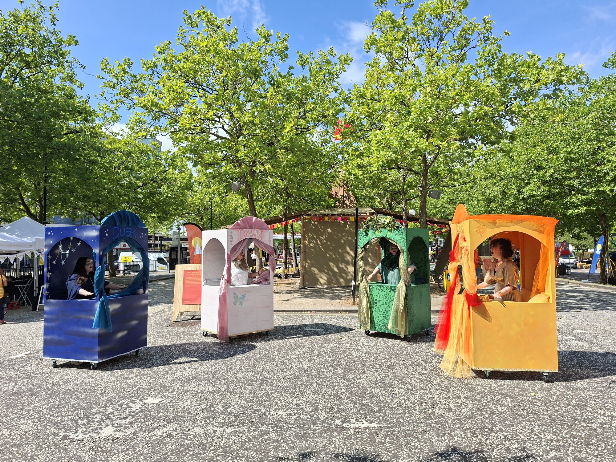 Wandering Oracles in four fortune tellers tents
