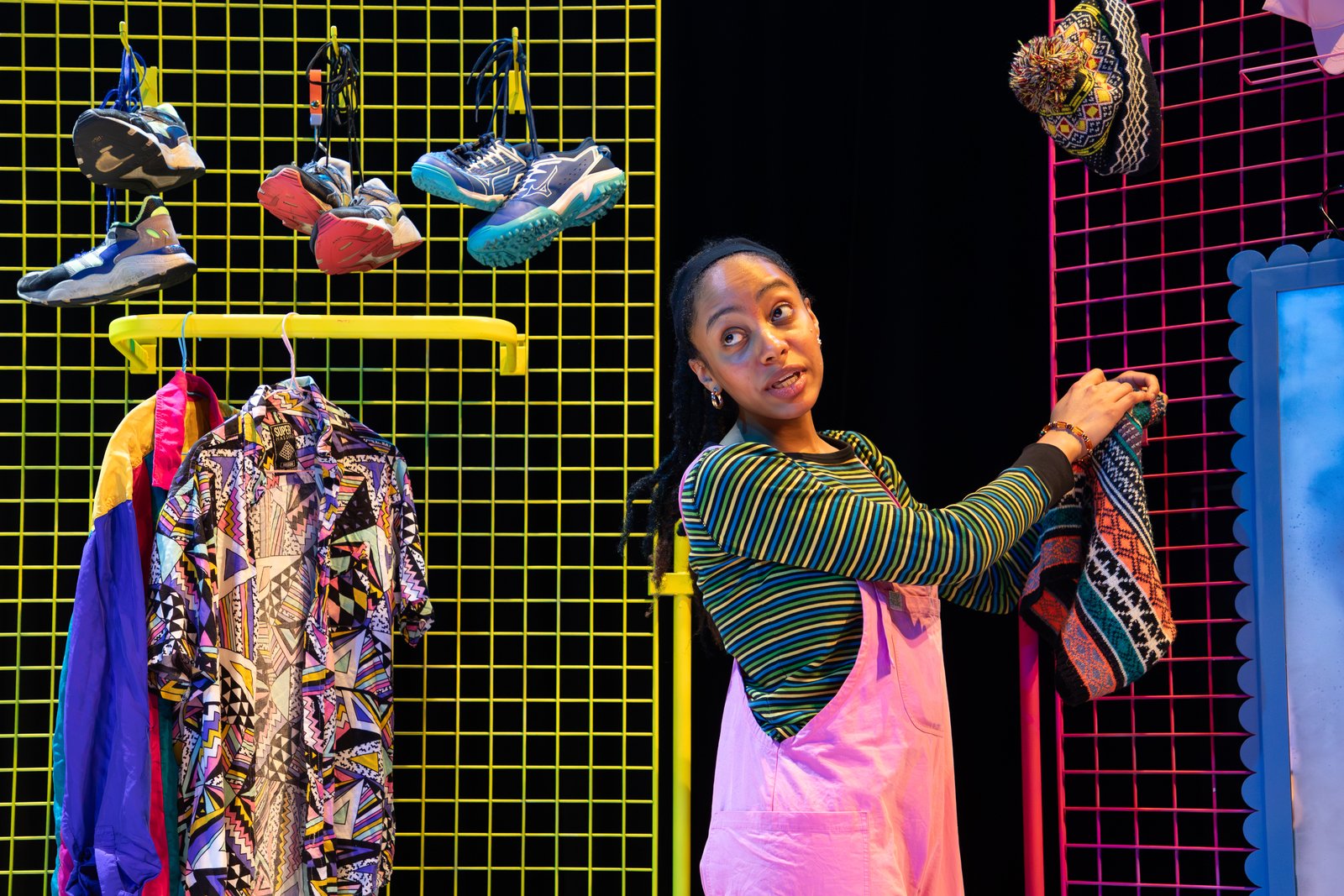 Den (Naomi Ricci) in Clothes Swap