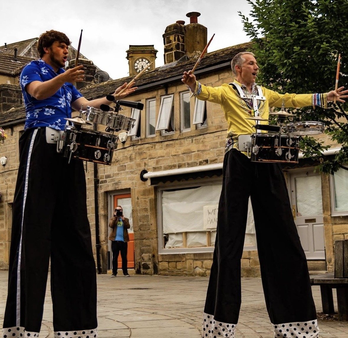 Global Grooves men on stilts